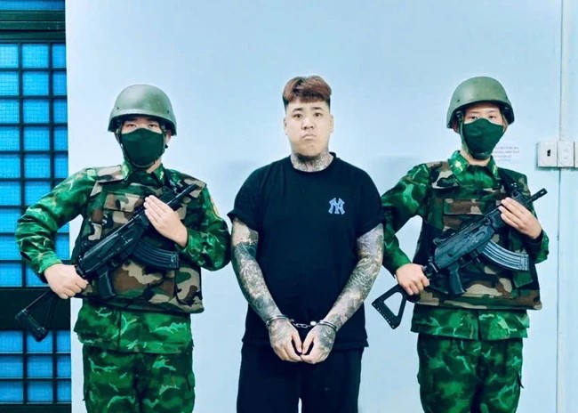 Bắt Đinh Nhựt Hiếu SN 2001 khi đang làm thủ tục nhập cảnh vào Việt Nam - ảnh 1