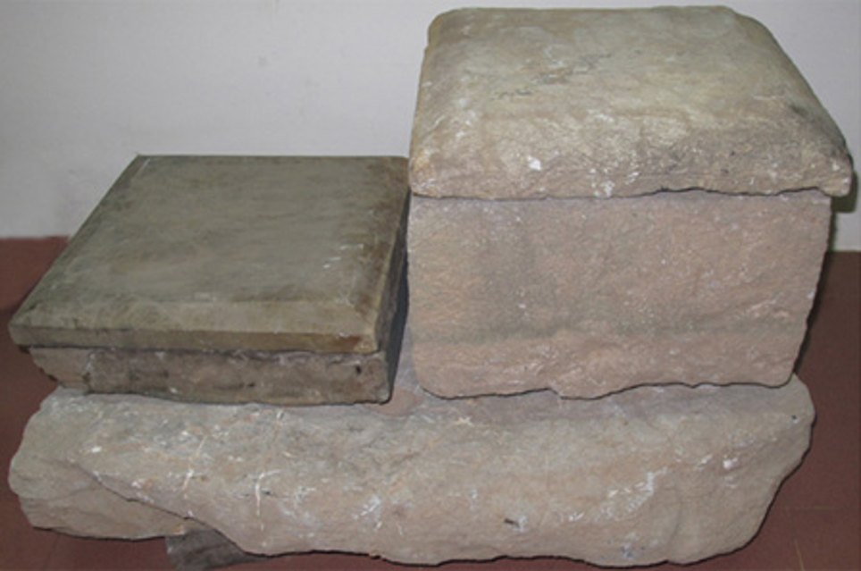 Đang đào đất làm gạch, người dân Bắc Ninh phát hiện bảo vật 1.400 năm tuổi còn nguyên chữ khắc - ảnh 1