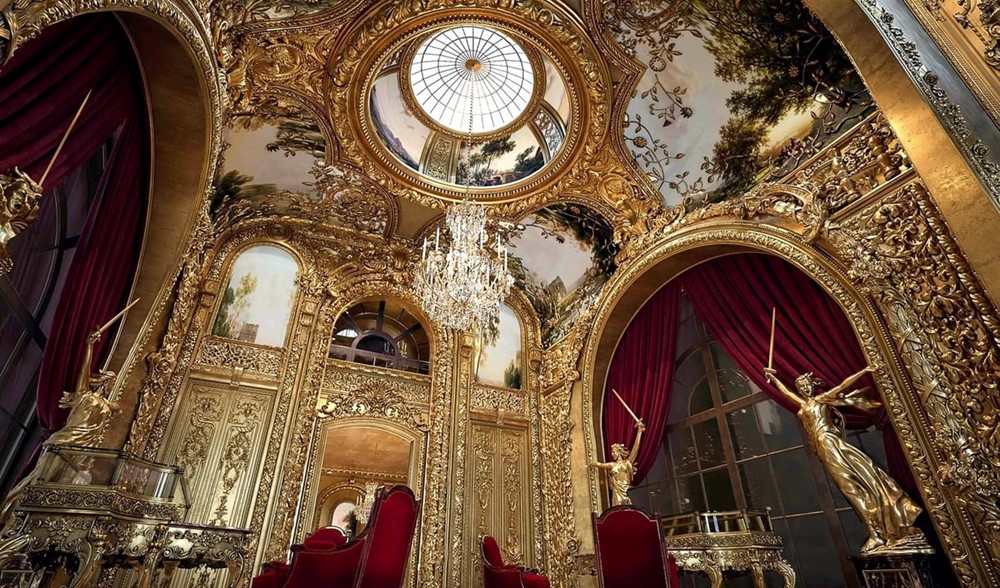 Cửa hàng nước hoa gây choáng vì có mái vòm vàng, đá cẩm thạch, lộng lẫy hơn cung điện hoàng gia - ảnh 1