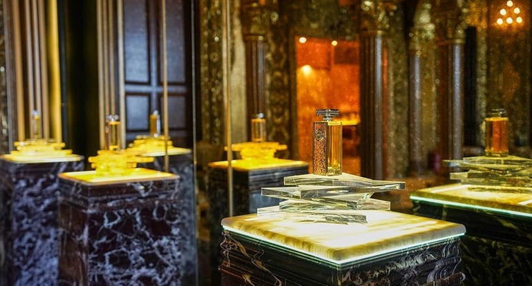 Cửa hàng nước hoa gây choáng vì có mái vòm vàng, đá cẩm thạch, lộng lẫy hơn cung điện hoàng gia - ảnh 6