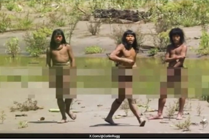 Xuất hiện bộ tộc không mặc quần áo, chưa từng tiếp xúc với thế giới - ảnh 2