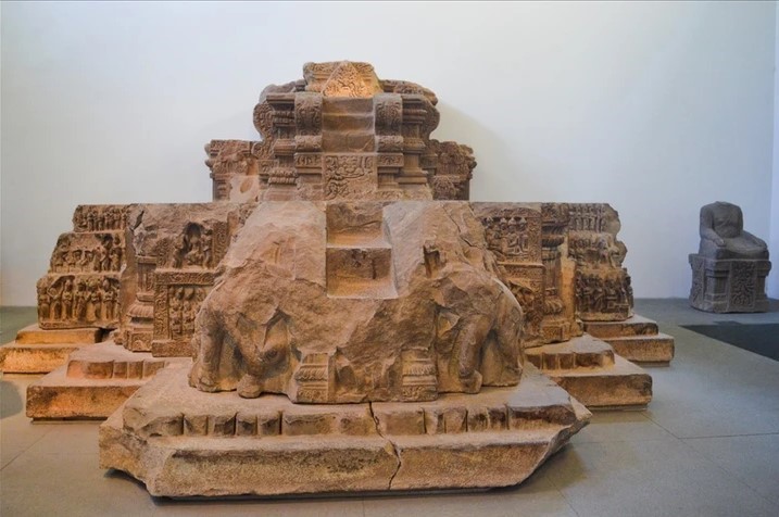 Phát hiện báu vật 1.100 năm tuổi bằng sa thạch tại Việt Nam, hé lộ về thánh địa vĩ đại bậc nhất Đông Nam Á thời cổ đại - ảnh 1