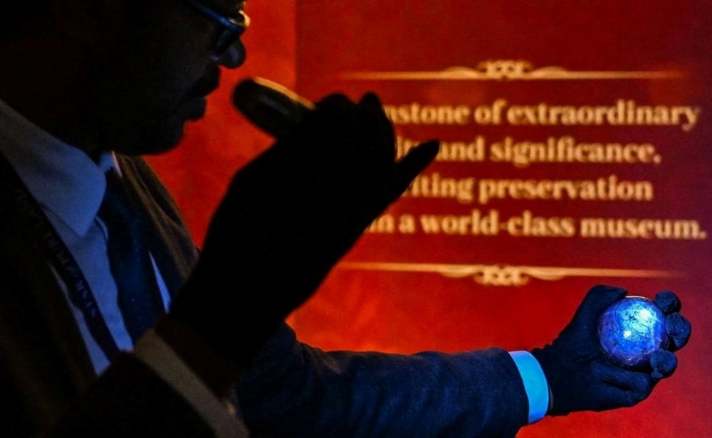 Phát hiện viên đá sapphire sao lớn nhất thế giới, trị giá hơn 10.500 tỷ - ảnh 1