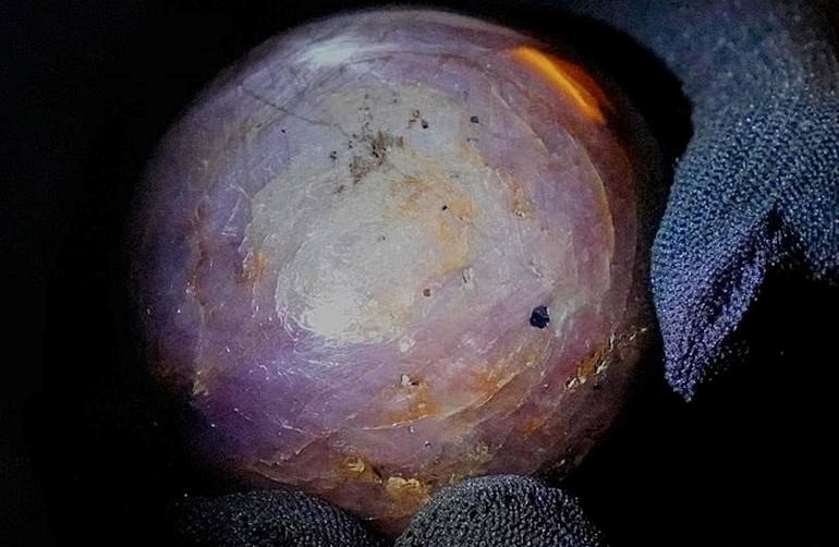 Phát hiện viên đá sapphire sao lớn nhất thế giới, trị giá hơn 10.500 tỷ - ảnh 2