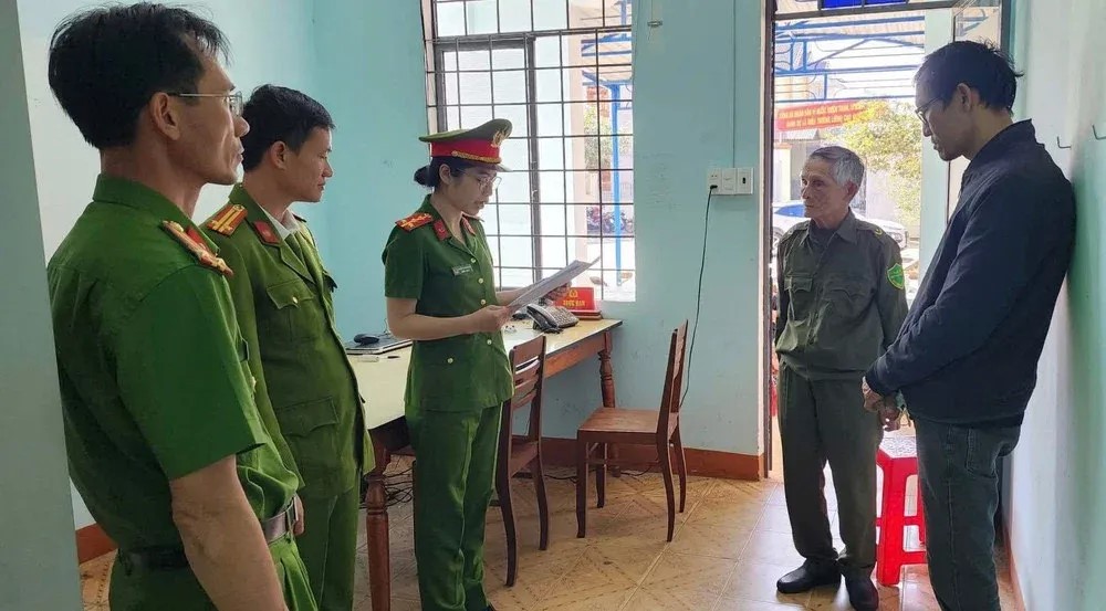 Bắt tạm giam vợ chồng ‘đại gia’ Huỳnh Hải Huy - ảnh 1