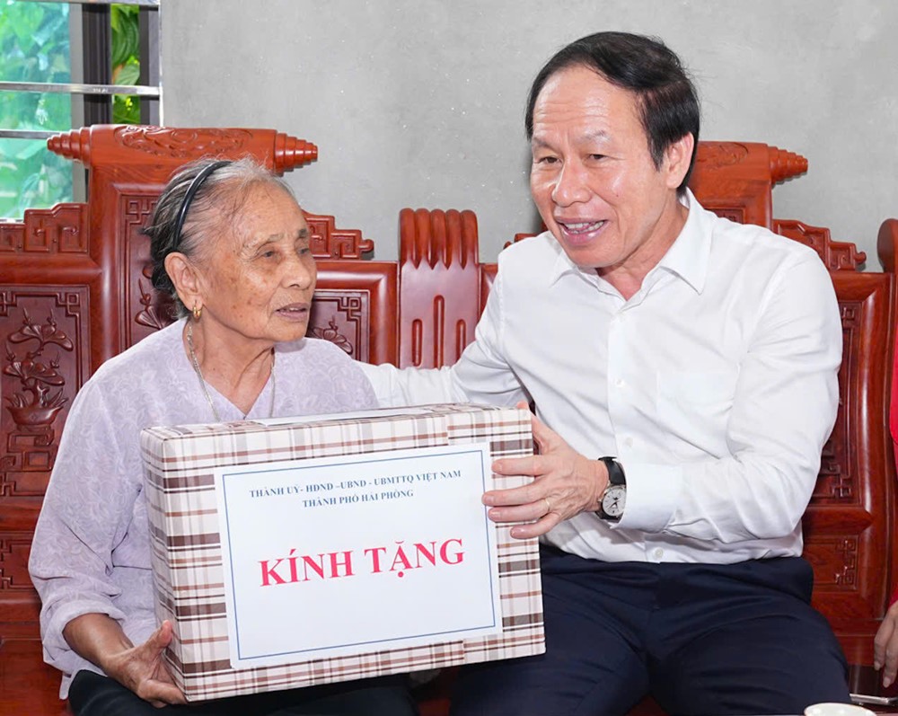 Hơn 99.000 người thuộc diện này sẽ nhận suất quà Tết trị giá 5,5 triệu đồng - ảnh 1