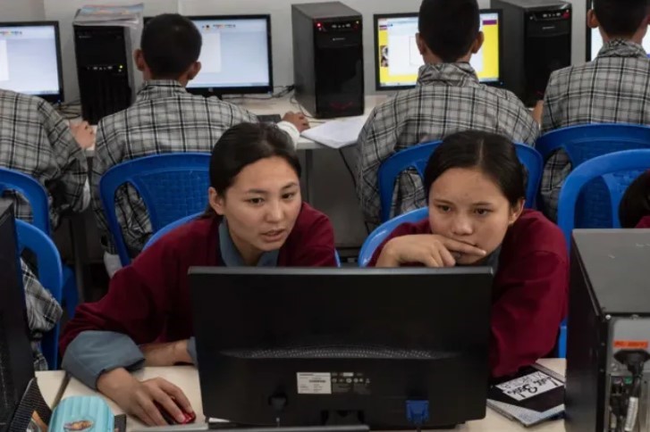 Quốc gia cao nhất thế giới, là nơi cuối cùng phổ cập truyền hình và Internet, được mệnh danh ‘vương quốc hạnh phúc’ vì điều này - ảnh 11