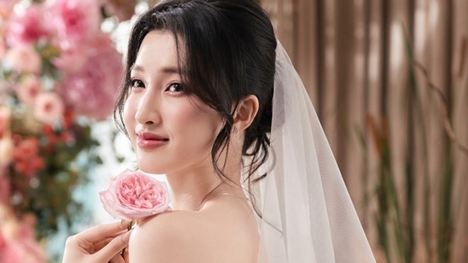 Học vấn chuẩn ‘con nhà người ta’ của Á hậu Phương Nhi trước khi về làm dâu nhà tỷ phú Phạm Nhật Vượng - ảnh 2