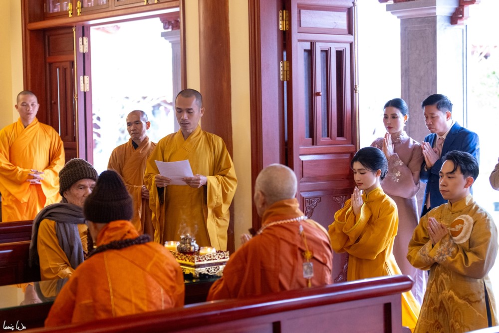 Hé lộ chiếc xe rước dâu ‘độc nhất vô nhị’ mà con trai tỷ phú Phạm Nhật Vượng cầm lái trong ngày trọng đại - ảnh 2