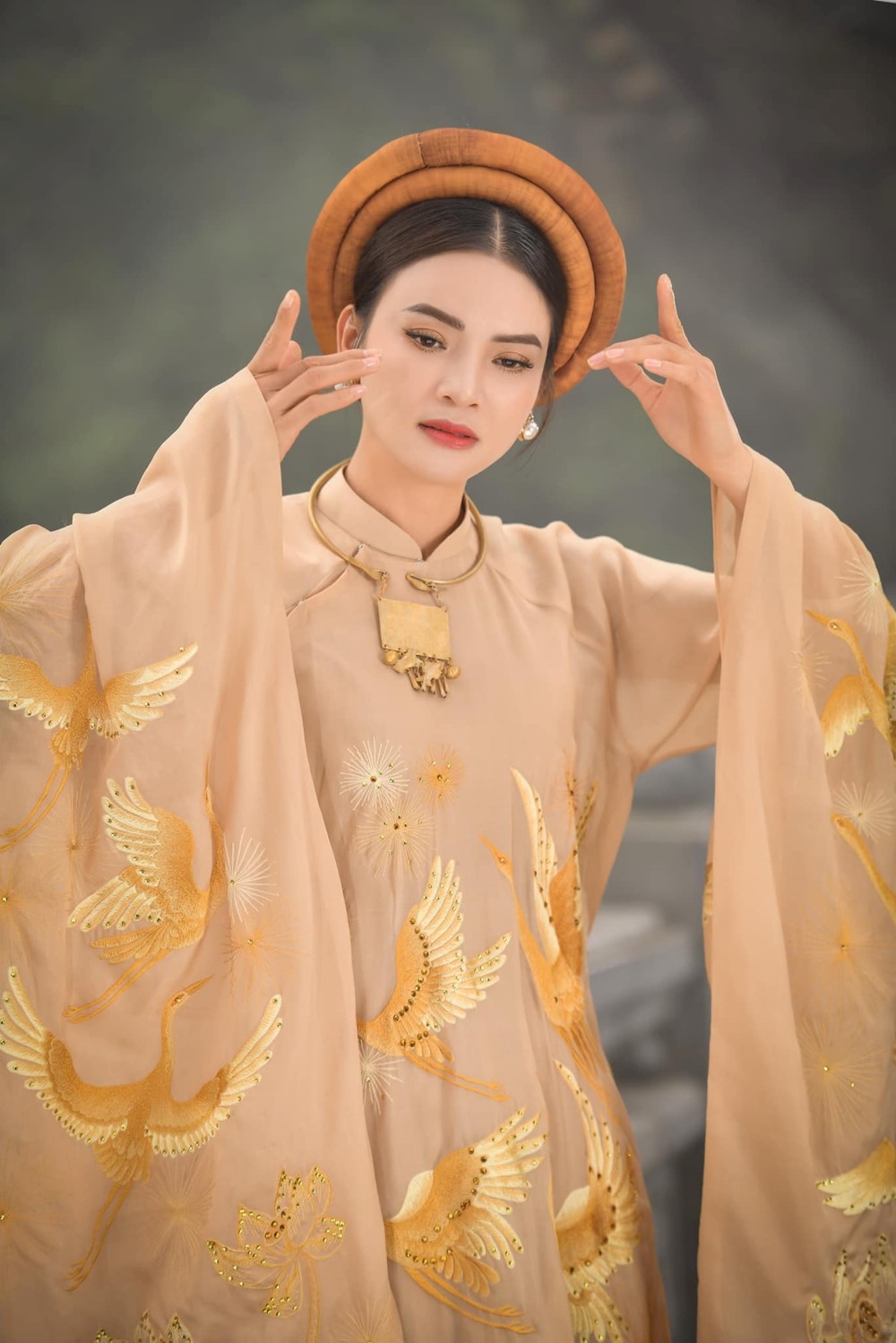 Ca sĩ trẻ nhất Việt Nam được phong tặng danh hiệu NSND, sở hữu biệt phủ 8.000m2, từng gây xôn xao khi tổ chức lễ ăn hỏi với doanh nhân kín tiếng - ảnh 1