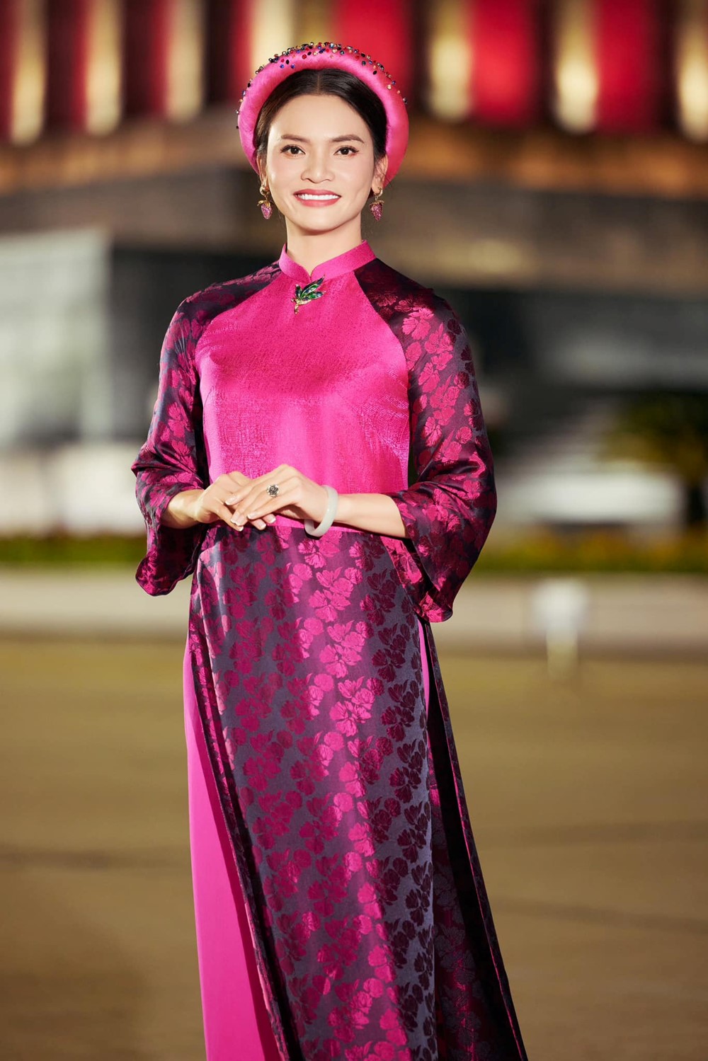 Ca sĩ trẻ nhất Việt Nam được phong tặng danh hiệu NSND, sở hữu biệt phủ 8.000m2, từng gây xôn xao khi tổ chức lễ ăn hỏi với doanh nhân kín tiếng - ảnh 2