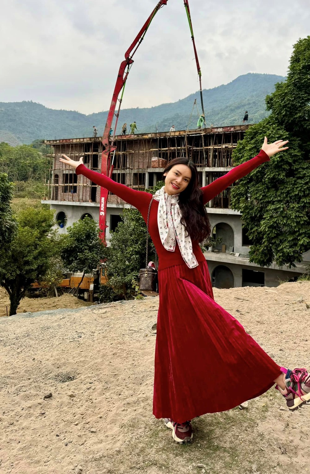 Ca sĩ trẻ nhất Việt Nam được phong tặng danh hiệu NSND, sở hữu biệt phủ 8.000m2, từng gây xôn xao khi tổ chức lễ ăn hỏi với doanh nhân kín tiếng - ảnh 5