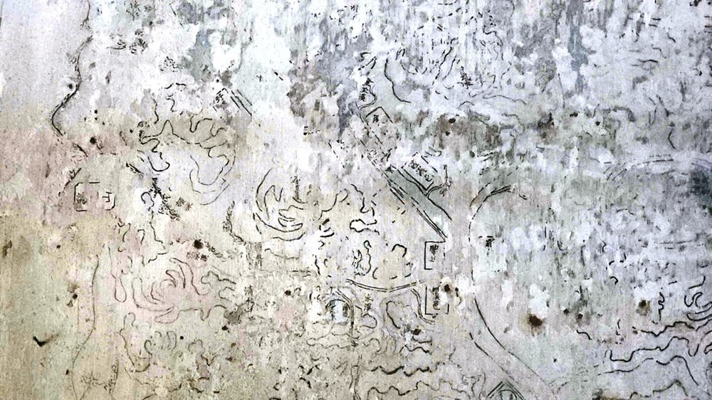 Phát lộ bức họa cổ dạng bản đồ chứa đa ngữ trong Kinh thành Huế - ảnh 2