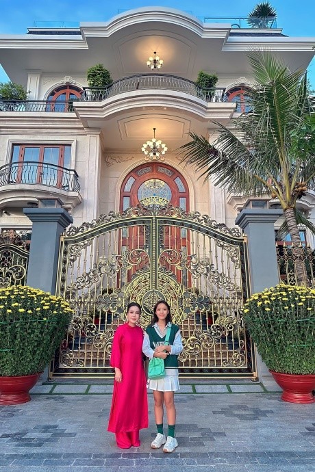 Nữ nghệ sĩ hài nổi tiếng thưởng Tết cho 200 nhân viên, có người nhận hơn 700 triệu đồng - ảnh 2