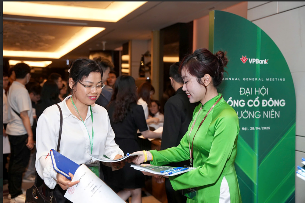 ĐHCĐ VPBank: Thành lập Công ty Bảo hiểm Nhân thọ, đã cử nhân sự VPBank sang GPBank - ảnh 1