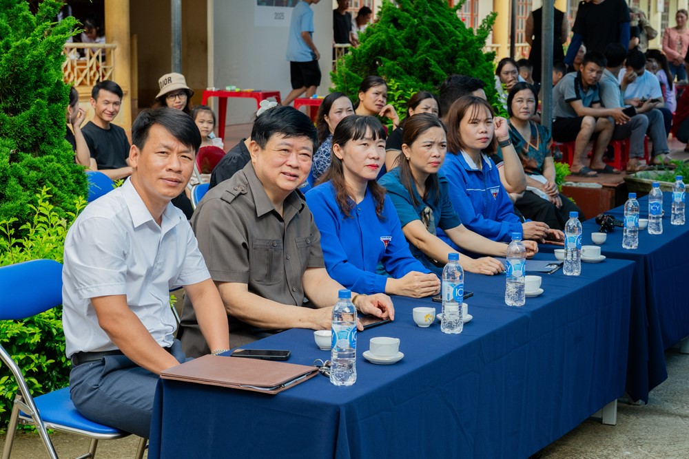 “Ươm mầm nụ cười“: Hành trình mang tri thức và yêu thương đến trẻ em Tây Bắc - ảnh 1