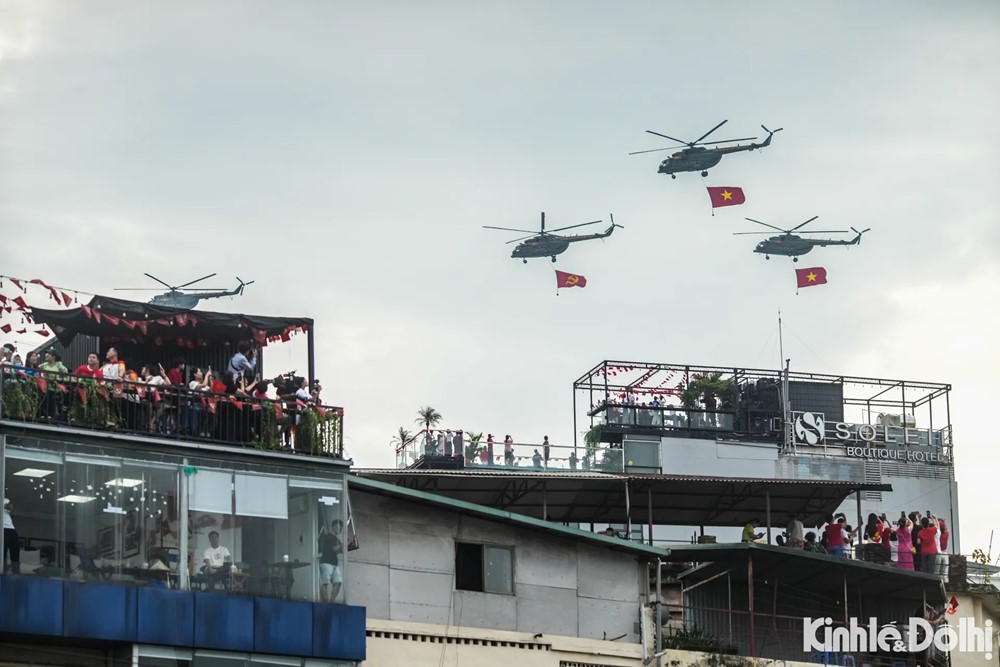 Trong vòng tay Nhân dân, đoàn quân tiến bước - ảnh 2