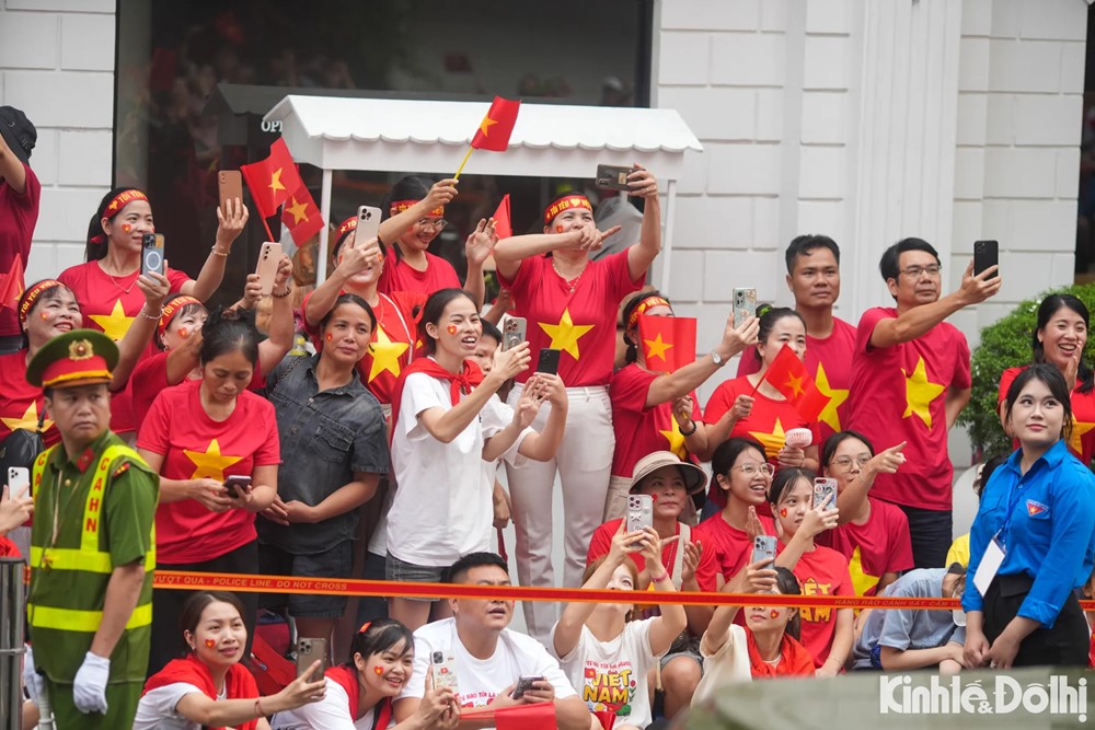 Trong vòng tay Nhân dân, đoàn quân tiến bước - ảnh 3