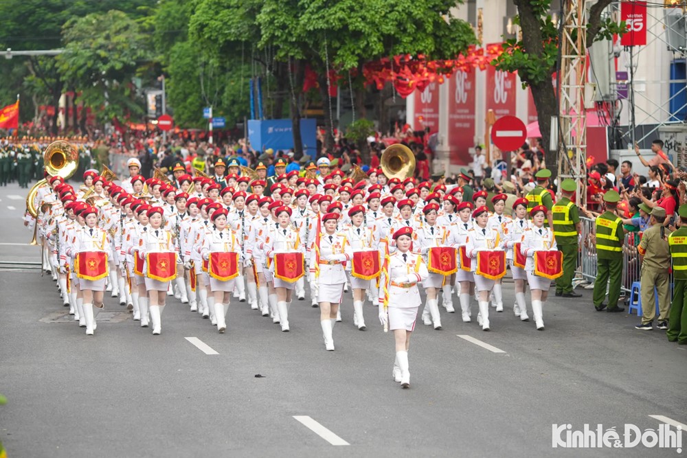 Trong vòng tay Nhân dân, đoàn quân tiến bước - ảnh 4