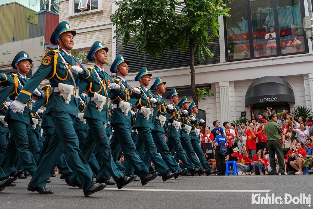 Trong vòng tay Nhân dân, đoàn quân tiến bước - ảnh 6