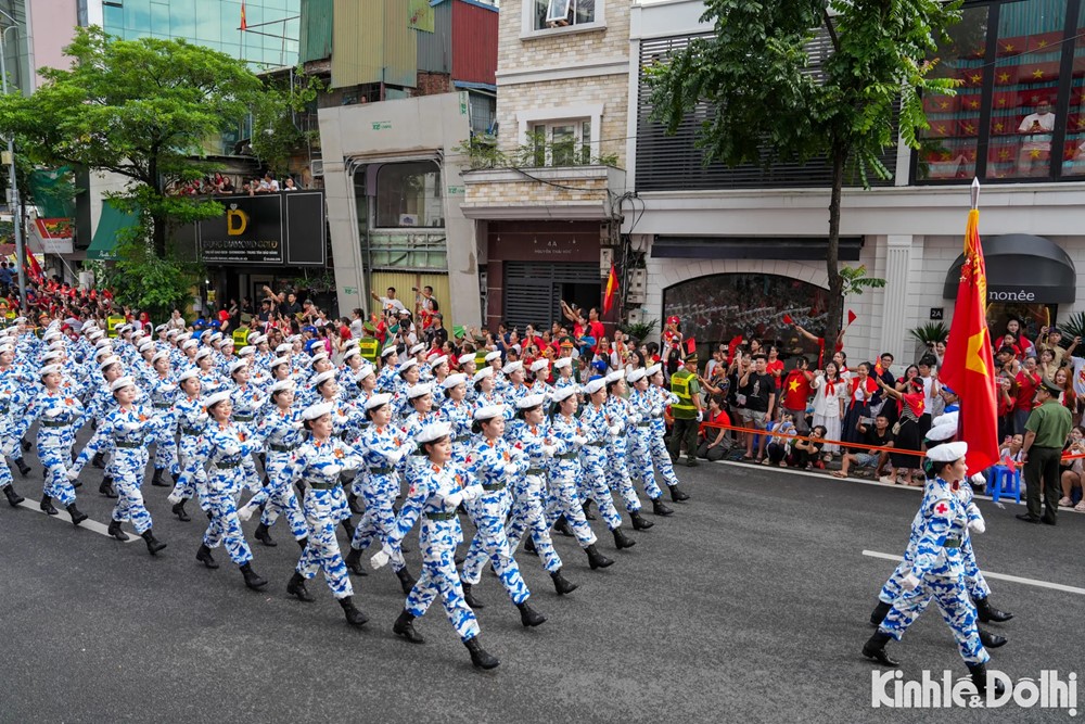 Trong vòng tay Nhân dân, đoàn quân tiến bước - ảnh 8