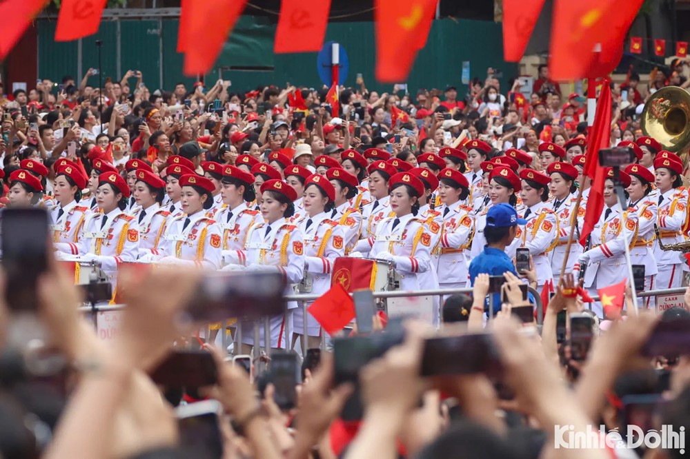 Trong vòng tay Nhân dân, đoàn quân tiến bước - ảnh 14