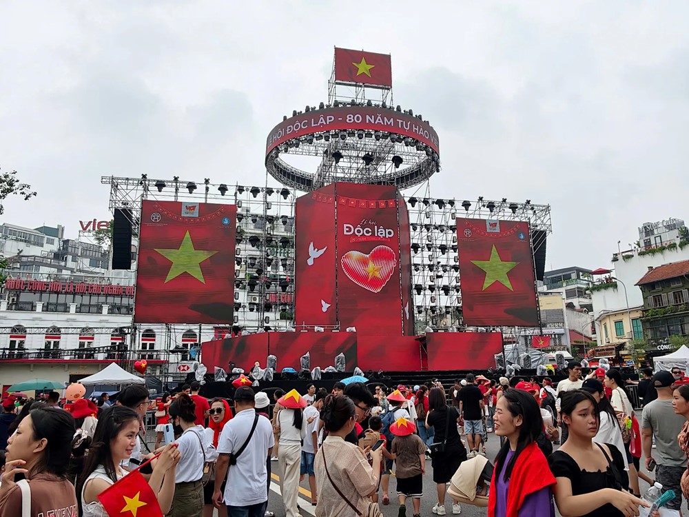 Cập nhật: Không khí chuẩn bị lễ kỷ niệm, diễu binh, diễu hành 2/9 tại Hà Nội - ảnh 54