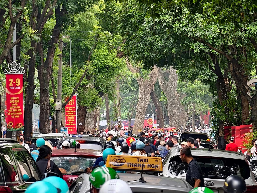 Cập nhật: Không khí chuẩn bị lễ kỷ niệm, diễu binh, diễu hành 2/9 tại Hà Nội - ảnh 50
