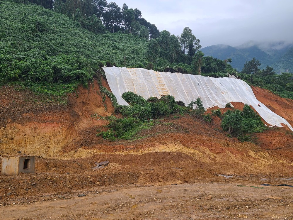 Sạt lở tại khu vực đường sắt qua Dự án Làng Vân, Bộ Xây dựng yêu cầu xử lý khẩn - ảnh 2