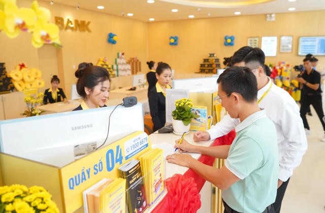 Nam A Bank tăng tốc huy động 7.000 tỷ đồng, đẩy lãi suất chứng chỉ tiền gửi lên gần 7% - ảnh 1