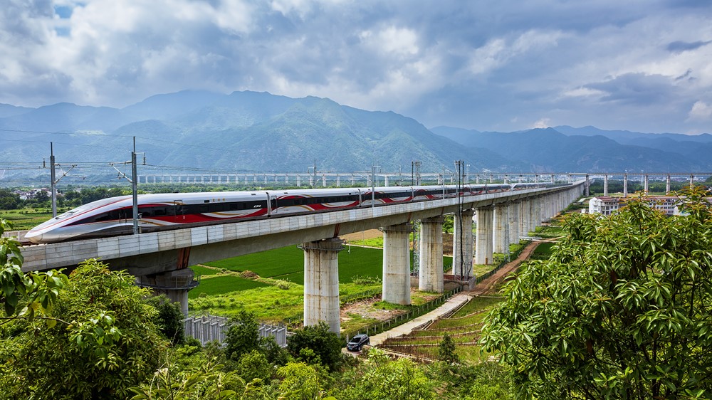 Láng giềng Việt Nam khai trương tuyến đường sắt cao tốc mới: Vận tốc 350km/giờ, kết nối hai thành phố kinh tế hàng đầu đất nước - ảnh 1