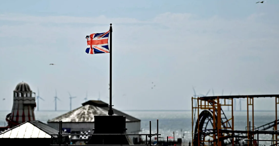 Hơn 6.000 người Mỹ bất ngờ từ bỏ quốc tịch xin làm công dân siêu cường châu Âu, chuyện gì đang xảy ra?  - ảnh 1