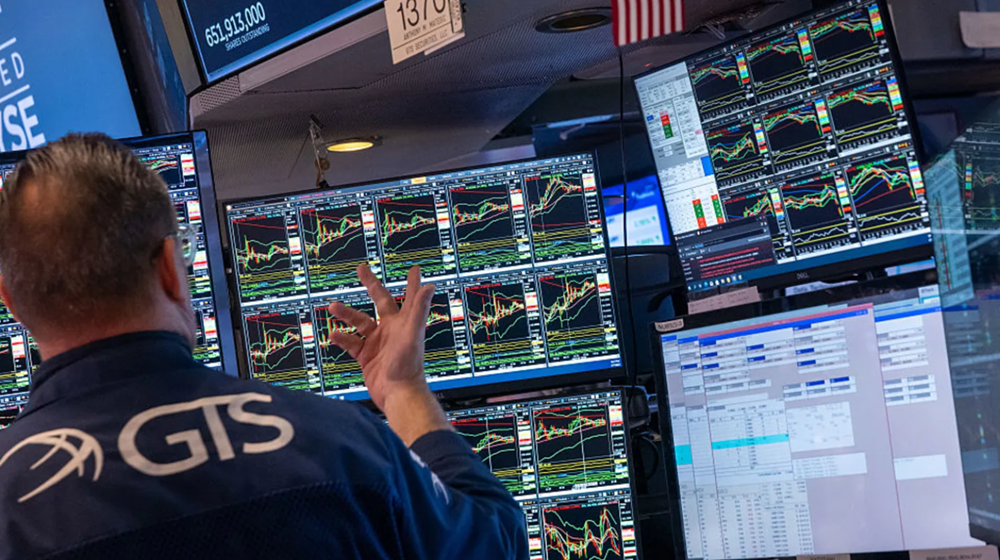 Chứng khoán Mỹ bật tăng giữa tâm bão thuế, Dow Jones vọt hơn 1.300 điểm - ảnh 1