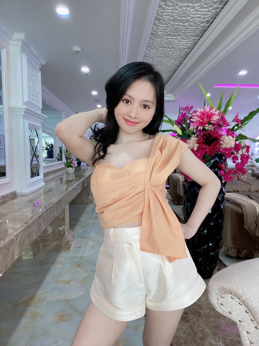 Cô giúp việc cưới đại thiếu gia nhà bà trùm thẩm mỹ gốc Hà Tĩnh, mẹ chồng tặng biệt thự 5 tầng lầu đắt đỏ, cho quản lý cả cơ ngơi - ảnh 1