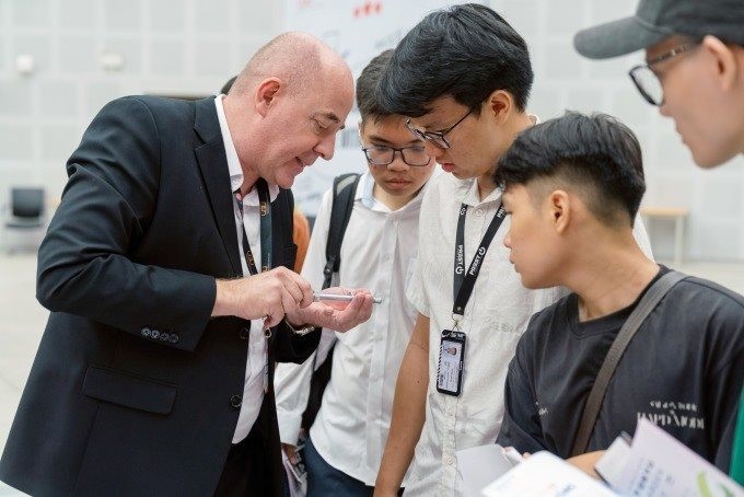 Trường ĐH công lập ở tỉnh giàu nhất, đầu tư gần 5.000 tỷ, nhận giải quốc tế danh giá vừa được Bộ trưởng Bô Giáo dục giao nhiệm vụ quan trọng - ảnh 2