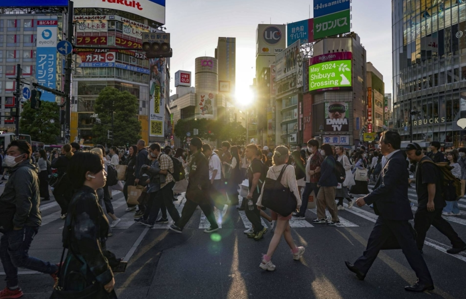 Nền kinh tế lớn thứ 4 thế giới lung lay: Người dân nợ nần chồng chất, 45 tỉnh thành 'biến mất nửa triệu người' - ảnh 1