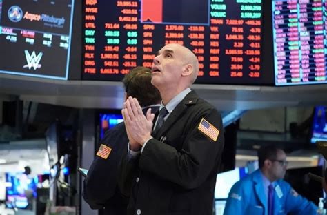 S&P 500 giảm hơn 2%, Nasdaq mất 3% vì lời cảnh báo của Chủ tịch Fed - ảnh 1