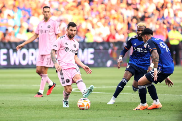 Cầu thủ nổi tiếng thiệt mạng bí ẩn vì rơi từ tầng 11 tòa nhà ở Trung Quốc, đội bóng chủ quản khiến fan phẫn nộ - ảnh 2