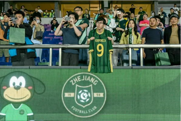 Cầu thủ nổi tiếng thiệt mạng bí ẩn vì rơi từ tầng 11 tòa nhà ở Trung Quốc, đội bóng chủ quản khiến fan phẫn nộ - ảnh 3