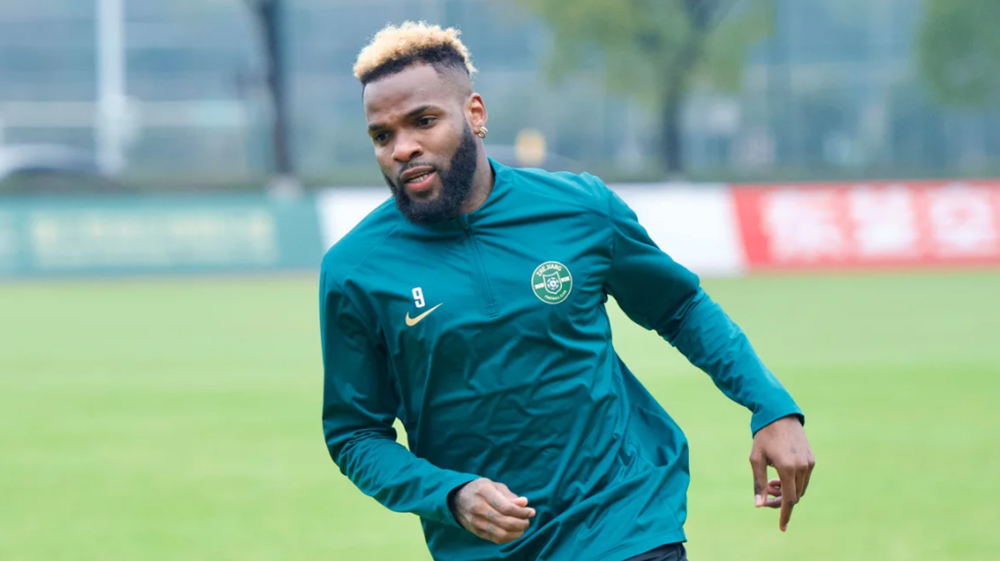 Cầu thủ nổi tiếng thiệt mạng bí ẩn vì rơi từ tầng 11 tòa nhà ở Trung Quốc, đội bóng chủ quản khiến fan phẫn nộ - ảnh 1