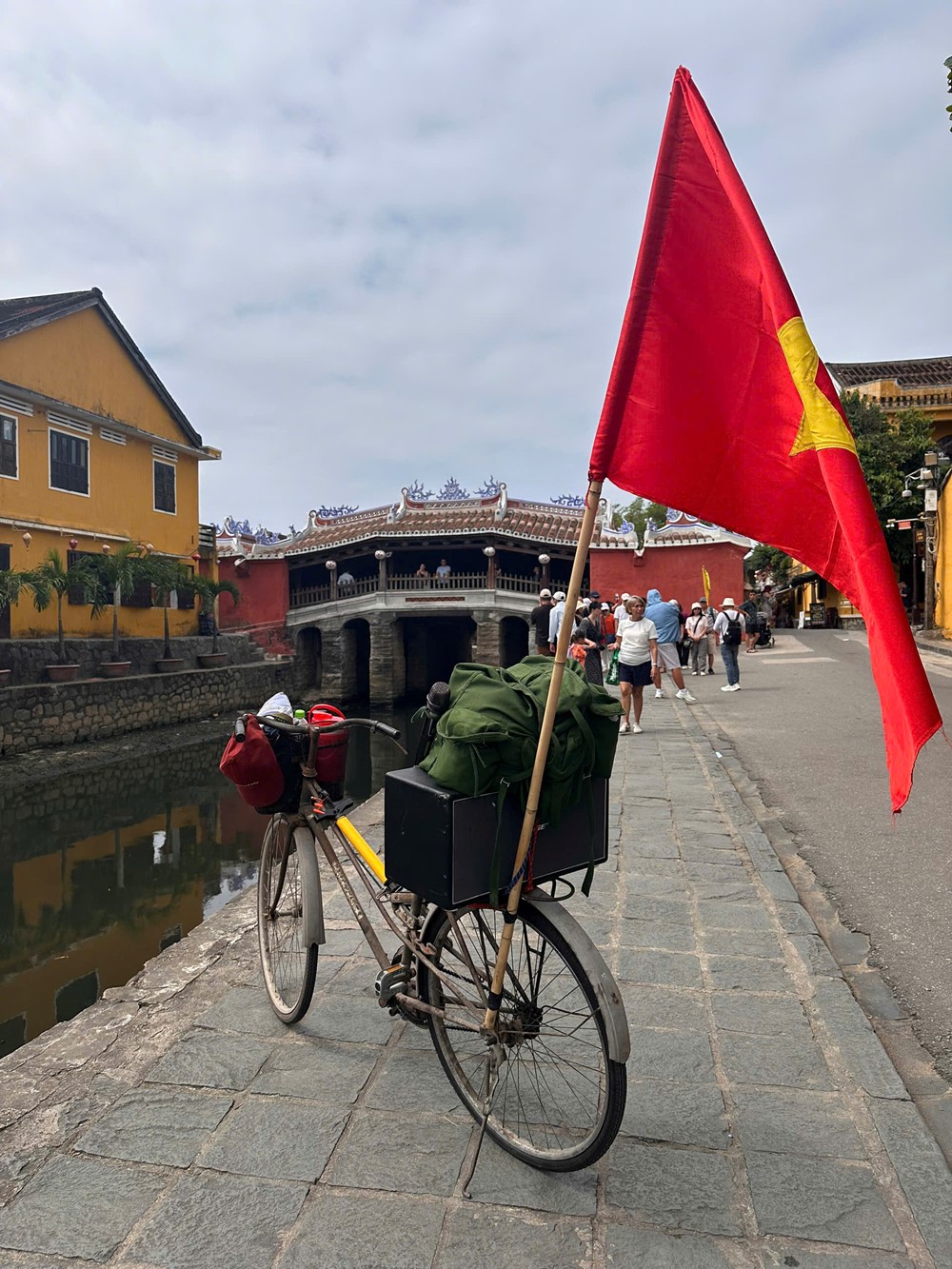 Chàng trai 24 tuổi đạp 1.700km vào TP. HCM xem lễ diễu binh 30/4, càng đi càng yêu đất nước nhiều hơn - ảnh 2
