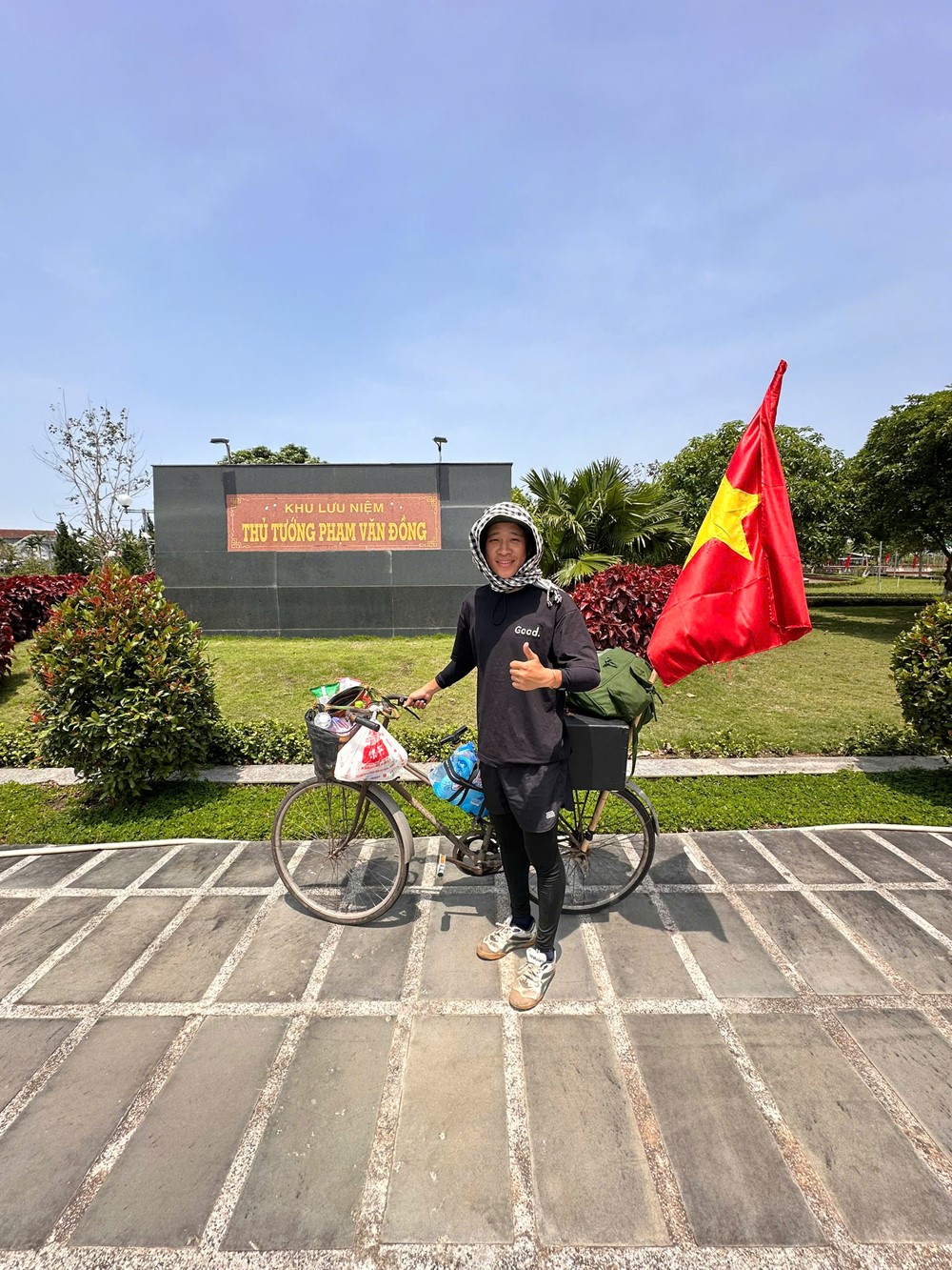 Chàng trai 24 tuổi đạp 1.700km vào TP. HCM xem lễ diễu binh 30/4, càng đi càng yêu đất nước nhiều hơn - ảnh 3