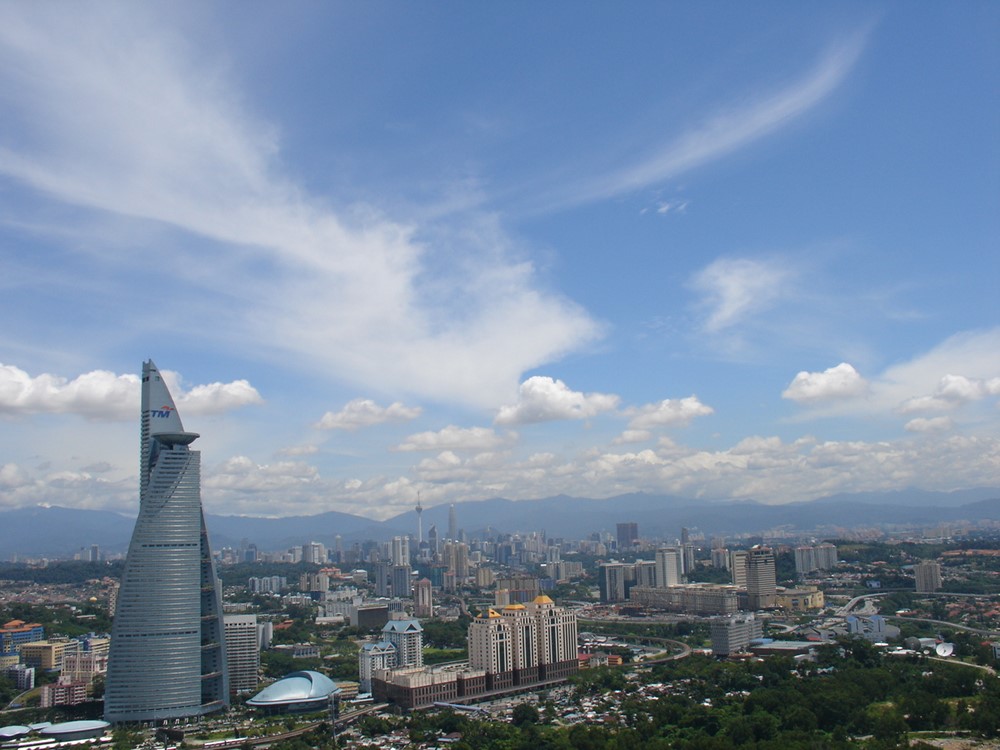 Huy động nhân công, láng giềng Việt Nam xây dựng tòa nhà chọc trời cao 310m với vốn đầu tư hơn 4.000 tỷ đồng - ảnh 1