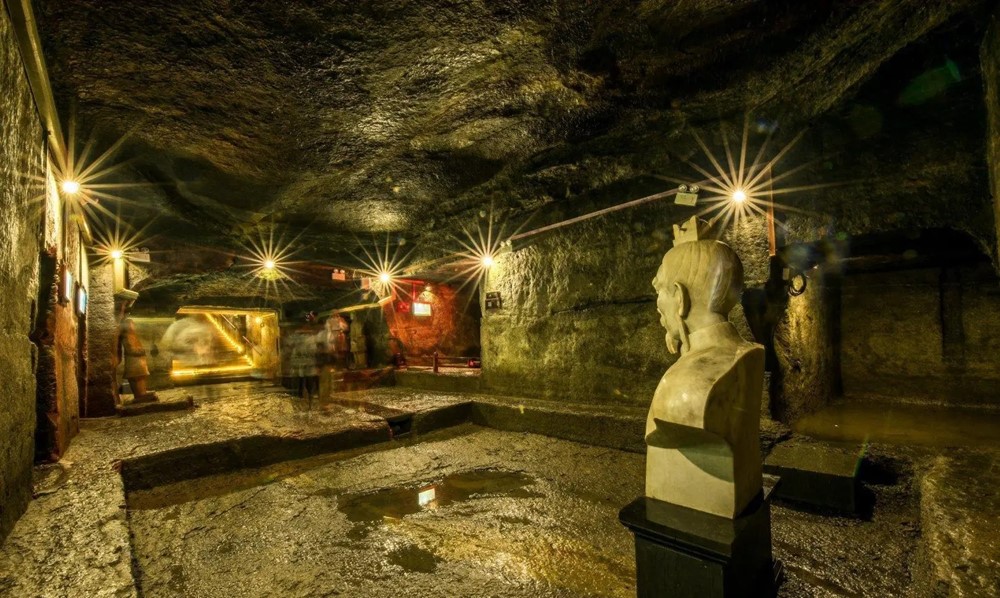 Phát hiện 'kho báu' gồm 2 triệu vật thể xâu thành chuỗi dẫn đến biệt phủ ngầm 383m2, chính quyền nghe tin lập tức cử chuyên gia đến - ảnh 3