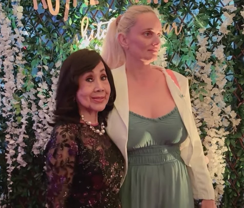 Nữ bầu show 80 tuổi 'thét ra lửa' trong giới nghệ sĩ hải ngoại: Được tỷ phú Mỹ đưa đón bằng chuyên cơ, nửa đời ở vậy, từng có nhà hàng, tiệm mỹ phẩm giữa thủ đô nước Pháp - ảnh 3