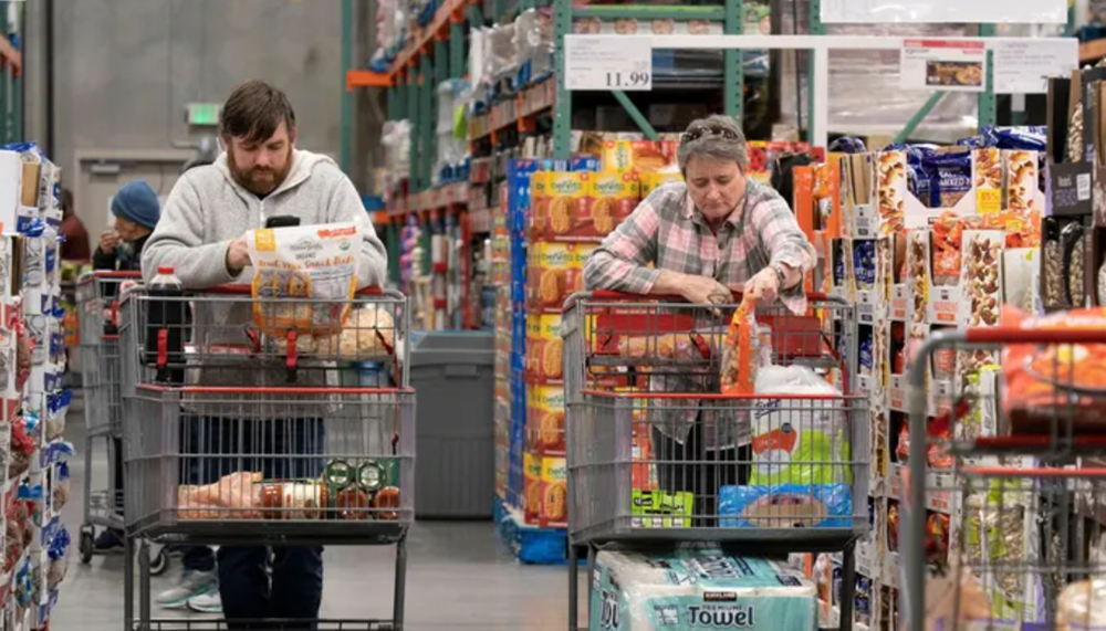 Nền kinh tế lớn nhất thế giới lung lay: Nhà đầu tư tháo chạy với tốc độ không tưởng, người dân phải thắt chặt chi tiêu - ảnh 2