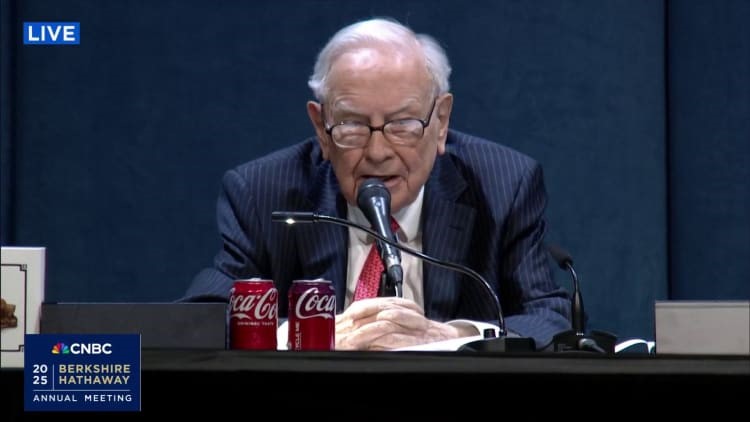 Tỷ phú Warren Buffett chỉ trích thuế quan của ông Trump, khẳng định nước Mỹ vốn đã chiến thắng rồi! - ảnh 1