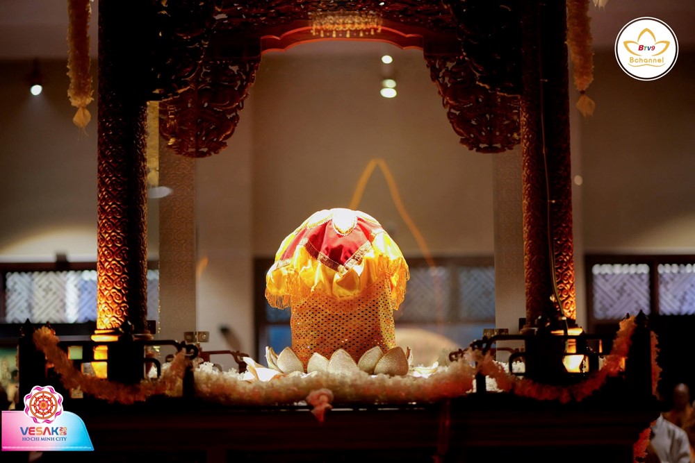 Biển người đổ về chùa Thanh Tâm để chiêm bái Xá lợi Đức Phật bất chấp thời tiết nắng nóng - ảnh 9