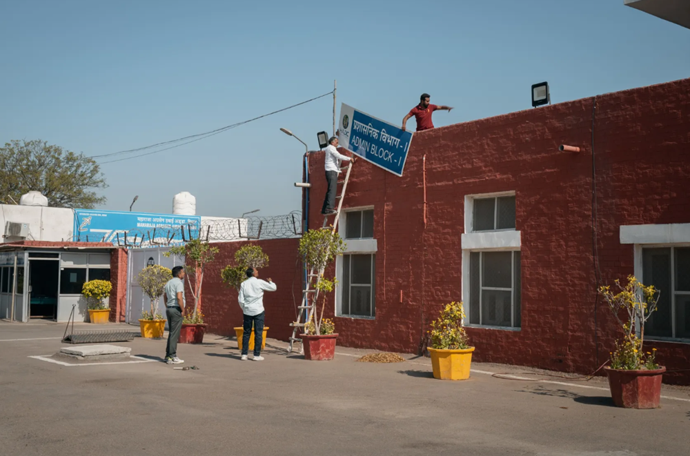 Hàng loạt sân bay bị 'đắp chiếu': Chuyện gì đã xảy ra? - ảnh 3