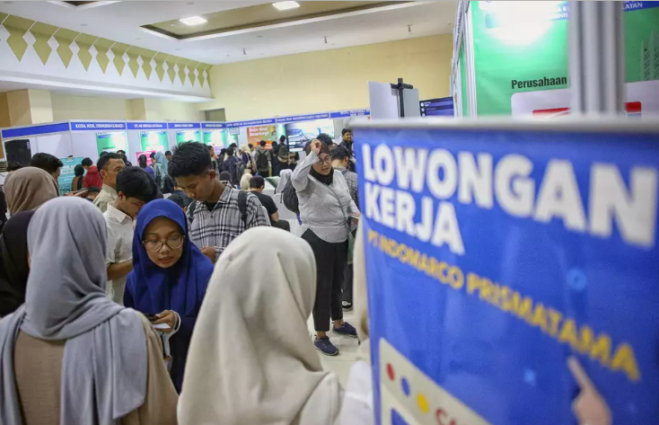 Nền kinh tế số 1 Đông Nam Á 'đau đầu'  với hơn 7 triệu người thất nghiệp, phần lớn là thanh thiếu niên - ảnh 2